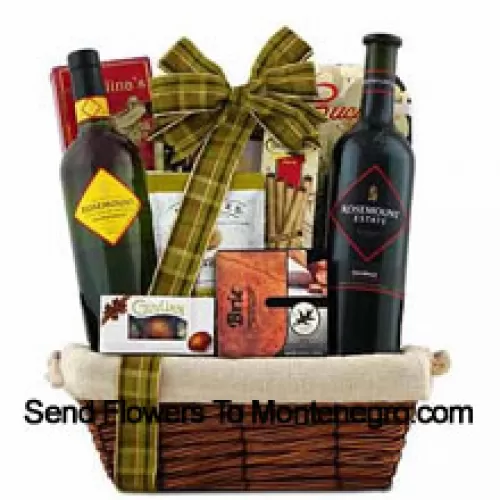 Dieser Geschenkkorb enthält den Rotwein Rosemount Estate Black Diamond Label Shiraz, den Weißwein Rosemount Estate Chardonnay, Brie-Käse, Drei-Pfeffer-Mischung-Cracker, Olivenöl-Cucina-Chips, Guylian-belgische Schokoladenschalen, Angelinas süße Butterkekse, Dolcetto-gefüllte Waffelrolle und Feridies extra große Gourmet-Erdnüsse. (Der Inhalt des Korbs, einschließlich des Weins, kann je nach Saison und Lieferort variieren. Bei Nichtverfügbarkeit eines bestimmten Produkts werden wir es durch ein Produkt von gleichem oder höherem Wert ersetzen)