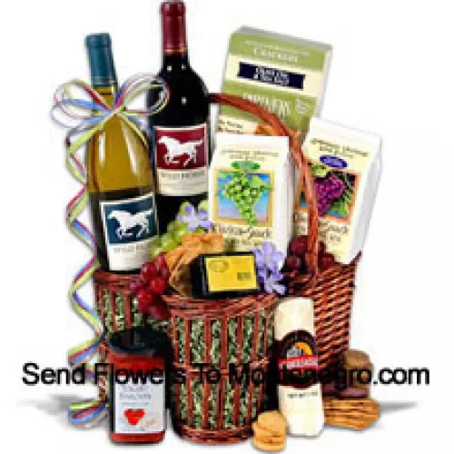 Deze geschenkmand bevat Wild Horse - Cabernet Sauvignon - 750 ml, Wild Horse - Chardonnay - 750 ml, Hors Doeuvre Deli Style Crackers van Partners, Hickory & Maple Smoked Cheese van Sugarbush Farm, Butcher Wrapped Summer Sausage van Sparrer Sausage Co, Tomato Bruschetta van Elki, Red Wine Biscuit van American Vintage en White Wine Biscuit van American Vintage. (Inhoud van het mandje inclusief wijn kan variëren per seizoen en bezorglocatie. In geval van onbeschikbaarheid van een bepaald product zullen we het vervangen door een product van gelijke of hogere waarde)